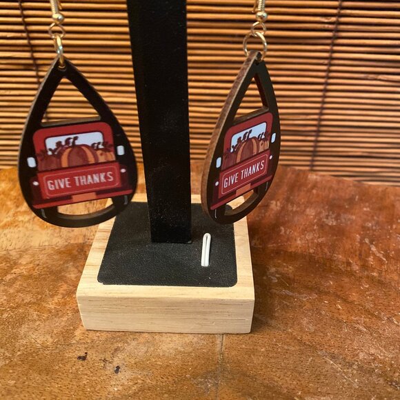 NWT Give Thanks Wooden Cut out Pierced Earrings Thanksgiving Autumn - Picture 1 of 2